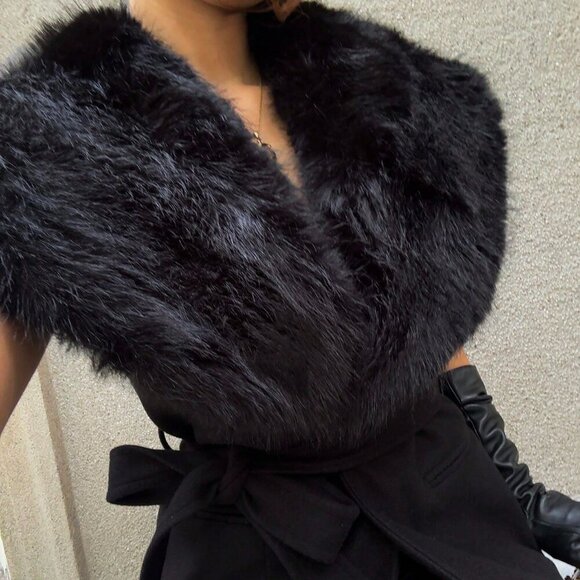 Black Preppy Women's Patchwork Faux Fur Collar Sleeveless Cropped Jacket - Picture 6 of 7